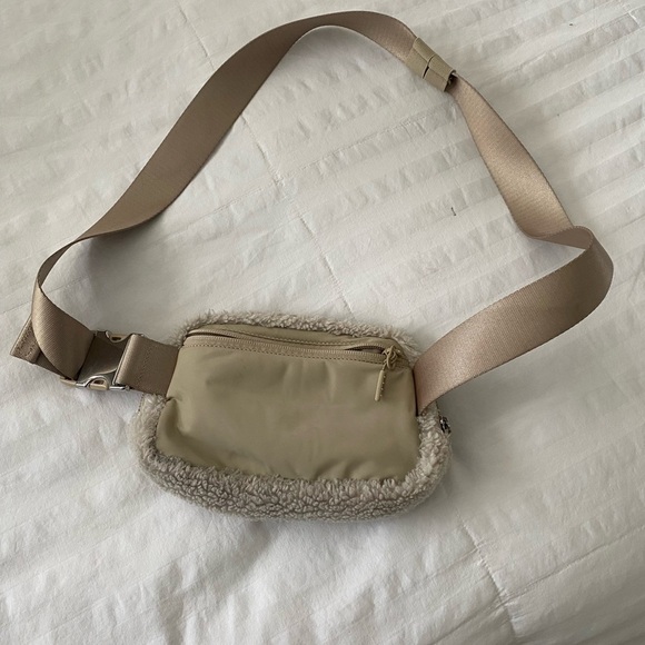 Cozy Beige Sherpa Crossbody Bag - Picture 12 of 12